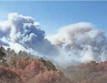  ?? AP ?? Heavy smoke pours from a wildfire near Lake Nacimiento in San Luis Obispo County, Calif., on Saturday.