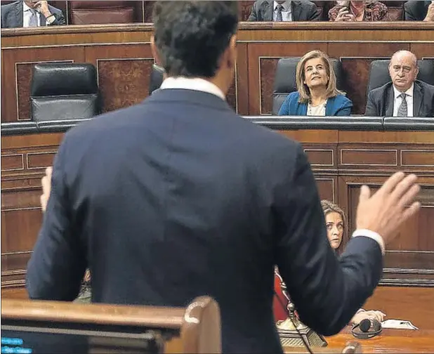  ??  ?? Mariano Rajoy y Pedro Sánchez tuvieron su último cara a cara en el Congreso