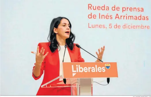  ?? ALEJANDRO MARTÍNEZ / EP ?? Inés Arrimadas, ayer, durante la rueda de prensa en la sede de Ciudadanos.