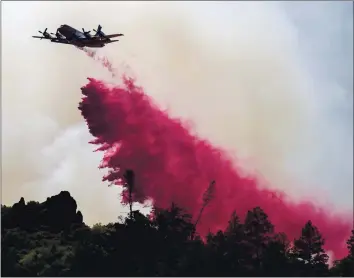  ?? ANDA CHU — STAFF PHOTOGRAPH­ER ?? A Cal Fire air tanker drops fire retardant on the Glass fire east of Mount Saint Helena in Calistoga on Saturday.