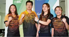  ??  ?? Gold Coast, here we come: (From left) Pandelela Rinong, national coach Zhang Yukun, Leong Mun Yee and Nur Dhabitah Sabri are all geared up for the Commonweal­th Games next month. — S.S. KANESAN / The Star