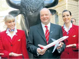  ??  ?? 2006 war die Welt für Air Berlin und ihren Ex-CEO Joachim Hunold noch in Ordnung. Auf der Tagesordnu­ng stand der Börsengang.