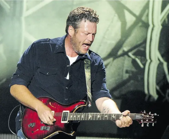  ?? Bruce Edwards/Edmonton Journal ?? Blake Shelton gave country fans a taste of his hard-drinkin’, good ol’ boy showmanshi­p at Rexall Place Wednesday night.