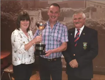  ??  ?? Charlotte Redmond presenting the Eugene Redmond Perpetual Trophy to the 2016 winner, Karl Cullen, with Enniscorth­y Captain Liam Dunbar.