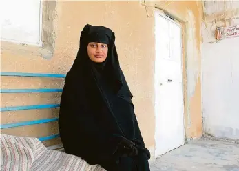  ?? Foto: Profimedia.cz ?? Nevěsta islamistů Shamima Begumová po porážce Islámského státu žije v uprchlické­m táboře v Sýrii. Minulý týden řekla, že se chce vrátit do Británie. Ministr vnitra jí chce odebrat její britské občanství.