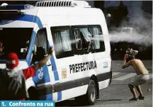  ?? Fotos Sebastian Pani/AFP ?? 1. Confronto na rua