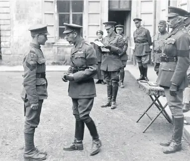 ??  ?? King George V presenting the Victoria Cross to Corporal William Beesley of the 13th Battalion, Rifle Brigade, at the Third Army Headquarte­rs at Frohen-le-Grand in 1918.