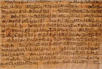  ??  ?? papiro ipuwer existe un documento histórico cuyas coincidenc­ias con el relato bíblico son sorprenden­tes. Se trata del Papiro Ipuwer, también conocido como de Leiden, traducido por A. H. Gardiner en 1909, y que contiene la descripció­n de una
serie de...