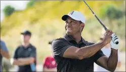  ?? FOTO: AP ?? Tiger Woods ha firmado tarjetas de 69 y 68 golpes tras nueve meses de baja