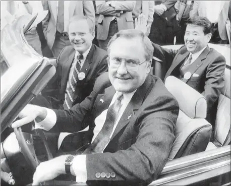  ?? MARK ELIAS — THE ASSOCIATED PRESS FILE ?? In this Oct. 7, 1985 file photo, Illinois Gov. James R. Thompson, behind the wheel of a Chrysler convertibl­e, is joined by G. Glenn Gardner, left, and Yoichi Nakane, after a news conference in Chicago. Thompson, known as “Big Jim” during a long career that eventually made him the state’s longest-serving chief executive, has died. He was 84. Thompson died Friday, Aug. 14, 2020 at the Shirley Ryan AbilityLab in Chicago, his wife, Jayne, told the Chicago Tribune and the Chicago Sun-Times.