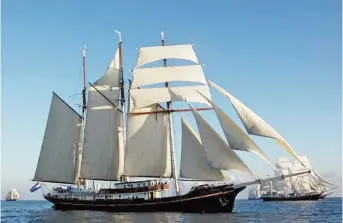  ??  ?? Le Gulden Leeuw, un grand voilier mesurant 68 mètres, se rendra à Miramichi ce week-end dans le cadre du Festival des grands voiliers. - Gracieuset­é