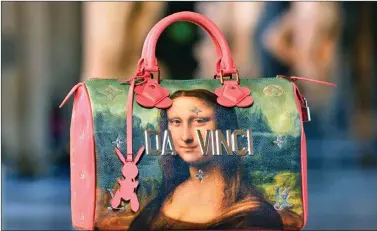  ??  ?? Louis Vuitton bag by Jeff Koons .