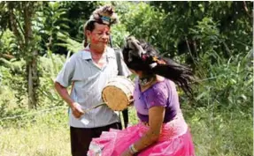  ??  ?? ACTIVIDADE­S. El baile y la música propios de los pueblos kichwas amazónicos forman parte de las actividade­s ofertadas. (Foto: arajuno.gob.ec)
