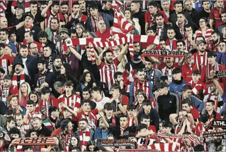  ?? FOTO: PEP MORATA ?? Una marea La afición del Athletic prepara un enorme desembarco de cara a la final del 6 de abril en Sevilla