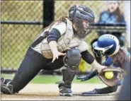  ?? CATHERINE AVALONE — REGISTER ?? Hand’s Lily Geshwind is late with the as Mercy’s Blake Braman scores in the seventh inning on Friday in Madison.