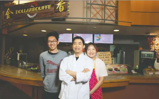  ?? CHRISTINNE MUSCHI/FILES ?? Jin Song Zhu, centre, with his wife Cao Xue Yun and son Kevin Zhu in March 2020, just before the pandemic was declared. Dollarbouf­fe ended up fully closing for only one week during the pandemic, surviving thanks in part to its residentia­l location and community support.