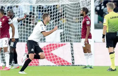  ?? (LaPresse) ?? Colpo vincente Jacopo Sala, 29 anni, ha firmato la vittoria dello Spezia sul Torino con un gran gol dai 20 metri. Per il difensore è il primo gol in A con lo Spezia. Sala non segnava dal 2015