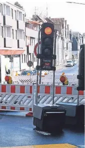  ?? FOTO: RK ?? Eine Baustellen­ampel regelt derzeit den Verkehr auf der Wupperstra­ße.