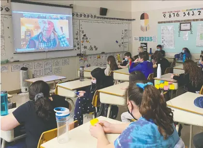  ?? TARA LAZURKO ?? Henry Braun, shown on the screen, participat­es in a Zoom call with staff and students at Henry Braun School on his 90th birthday.