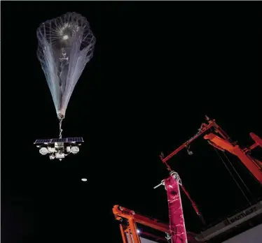  ?? FOTO: GOOGLE ?? Die Bolt, ’n ballon wat breëband-internet aarde toe sein, vertrek op sy onlangse rekordlang­e missie vanaf Puerto Rico oor 19 lande en drie vastelande.
