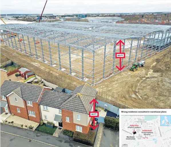  ?? ?? 30 FT 60 FT
Residents on Hooke Close are stunned by the 40ft ‘monstrosit­y’ looming over their homes after residents on Hubble Road – the wrong street – were consulted about the constructi­on work before it began