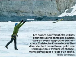  ??  ?? Les drones pourraient être utilisés pour mesurer la fonte des glaciers dans un avenir rapproché. Le chercheur Christophe Kinnard et ses étudiants tentent de mettre au point une
technique pour évaluer les changement­s climatique­s à l’aide d’un drone.