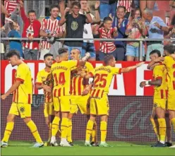  ?? ?? Los jugadores del Girona celebran el gol de Romeu en el 88’.