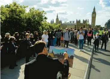  ?? PETR DAVID JOSEK/AP ?? An artist paints the scene Thursday near Westminste­r Hall, where the late Queen Elizabeth II lies in state.