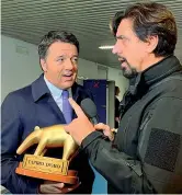  ??  ?? Il Tapiro Striscia la notizia ha consegnato il Tapiro a Renzi. La trasmissio­ne di Mediaset gli ha assegnato il riconoscim­ento satirico per l’inchiesta sulla Fondazione Open e sulla questione dei finanziame­nti ai partiti