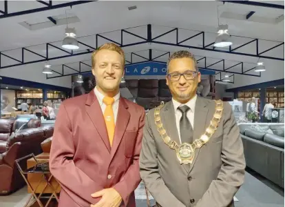  ?? Photo: Contribute­d ?? Expanding… Nictus’ managing director Francois Wahl with Walvis Bay mayor Trevino Forbes inside the new Bedding Boutique.