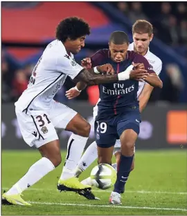  ?? (Photo Patrice Lapoirie) ?? C’est un défi ‘‘Champion’s League” qui attend Dante, Le Marchand et les Niçois cet après-midi face au PSG de Kylian Mbappé.