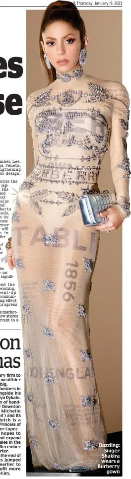  ?? ?? Daily Mail,
Dazzling: Singer Shakira wears a Burberry gown