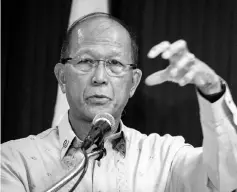  ??  ?? Lorenzana gestures during a press conference at the Armed Forces of the Philippine­s headquarte­rs in Manila. — AFP photo