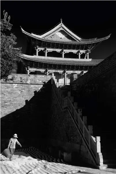  ??  ?? Early morning at the East Gate of Dali old town, in Yunnan. The deep blue sky made it too pretty in colour for my taste, but offered a great opportunit­y for a stark geometric compositio­n with the blue turned to black in conversion