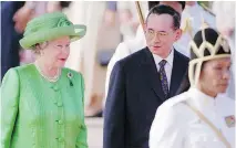  ?? RICHARD VOGEL/THE ASSOCIATED PRESS FILES ?? Queen Elizabeth II, left, with Thailand’s King Bhumibol Adulyadej in 1996. With his Oct. 13 death, Elizabeth becomes the world’s longest-reigning monarch.