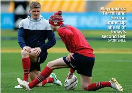  ?? SPORTSFILE ?? Playmakers: Farrell and Sexton limber up ahead of today’s second Test