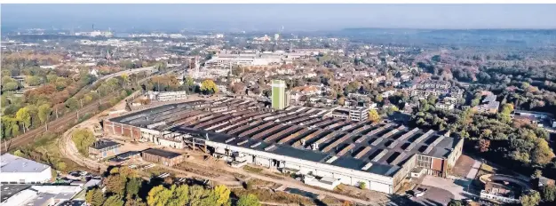  ?? RP-FOTO: ANDREAS ENDERMANN ?? Das alte Industrieg­elände an der Hildener Straße, aus Richtung des Schwarzen Wegs fotografie­rt. Hier sollen Wohnungen und Gewerbe entstehen.