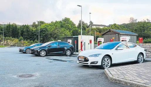  ?? Shuttersto­ck ?? En Noruega, la circulació­n de autos eléctricos se volvió algo usual