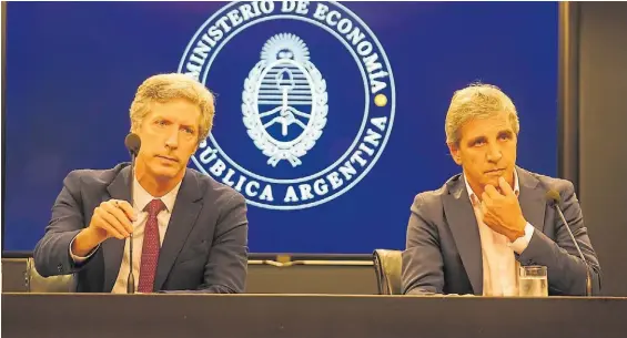  ?? ?? Apuesto. Santiago Bausili, presidente del Banco Central, clavó el precio del dólar y así apuesta Luis Caputo a dar resultados con la inflación.