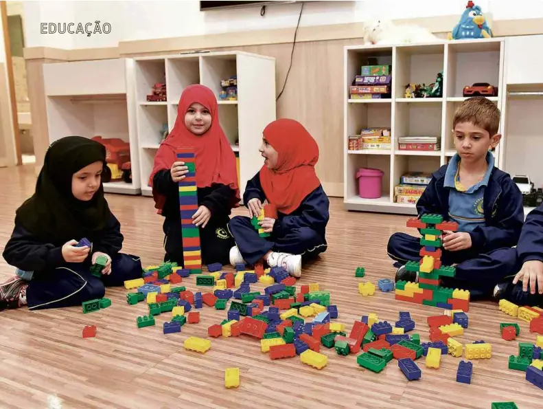  ??  ?? Alunos na Escola Islâmica Brasileira, localizada na Vila Carrão, na zona leste de São Paulo