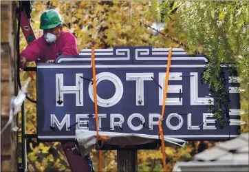  ?? KARL MONDON — STAFF PHOTOGRAPH­ER ?? The restored sign for Hotel Metropole, which first opened in 1903and whose sign graced the front of its brick building until the late 1990s, is installed Tuesday in a garden area between Camino Brewing Co. and the old Faber’s Cyclery in San Jose.