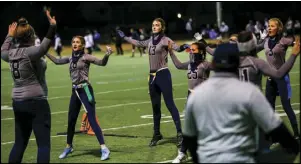  ?? ?? The Southern Range Warhorse junior varsity team warms up.