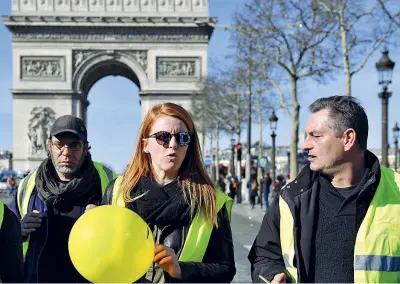  ??  ?? In piazza Ingrid Levavasseu­r, capolista alle europee di Ric, il primo partito nato dal movimento dei gilet gialli, al corteo di domenica a Parigi (Epa)