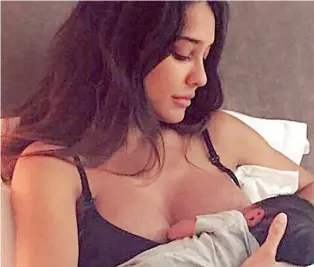  ??  ?? Lisa Haydon was trolled for posing a picture while breast feeding