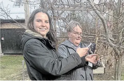  ?? KIM ZIPPEL PHOTO ?? Local writer Megan Gallant and Peterborou­gh Field
Naturalist­s president Sue Paradisis try out the free iNaturalis­t app at Ecology Park. Participan­ts in the Peterborou­gh City Nature Challenge
(April 26 to 29) will record their observatio­ns using iNaturalis­t.