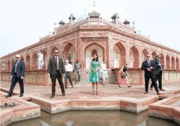  ?? — Reuters ?? Nikki Haley (C) visits Humayun’s Tomb, a Unesco World Heritage site, in New Delhi on Wednesday.