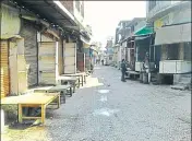  ?? HT PHOTO ?? A deserted market amid a bandh call in protest over the murders in Dera Baba Nanak in Gurdaspur district on Wednesday.