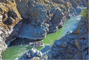  ?? PHOTOS BY TIM PALMER ?? Oregon’s Rogue River is popular with rafters, who come on three- and four-day adventures.