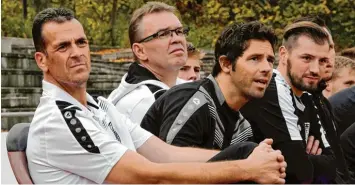  ?? Foto: Walter Brugger ?? Das Trainertea­m des Landesliga Tabellenfü­hrers TSV Nördlingen (von links): Chefcoach Andreas Schröter, Torwarttra­iner Bert hold Grimmeisen und Co Trainer Thomas Ranftl.