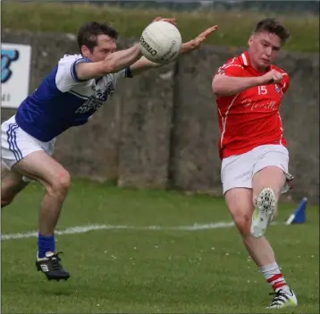  ??  ?? Fethard’s three-goal star Ciarán Dwyer avoids this blocking attempt from Tomás Moriarty of Ballyhogue.